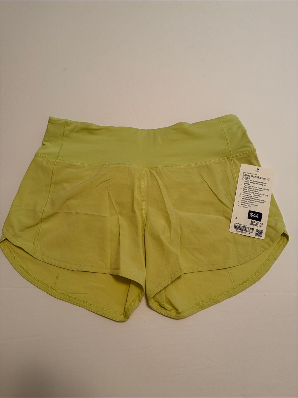lululemon athletica. Speed Up MR Short 4” lined. Size 6. NWT
